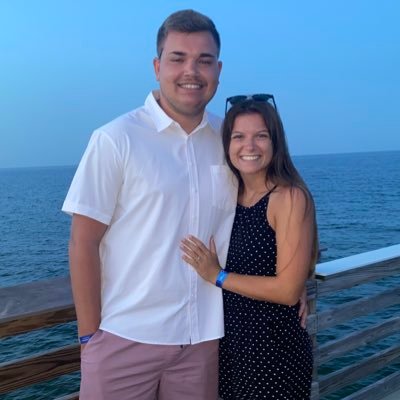 jessnlivermore's profile picture. in a world where you can be anything, be kind