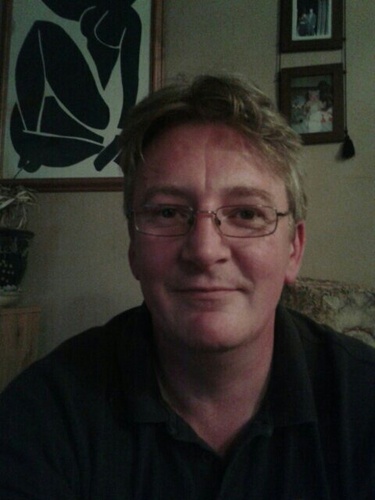 dinobhoy's profile picture. Bam with a smart phone