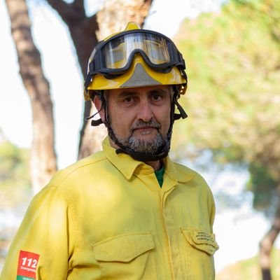 Bombero Forestal INFOCA. Jefe de Grupo.
De vez en cuando leo, hago fotos, monto en bici...