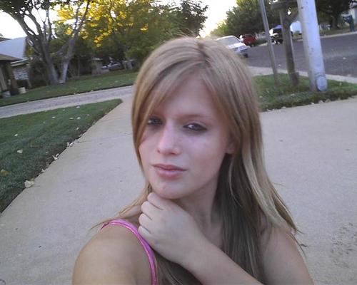 my name is rayna i love danceing love love it i started danceing at age 2 and now im 14 and been in love with it ever sence i have never been in a dance studio