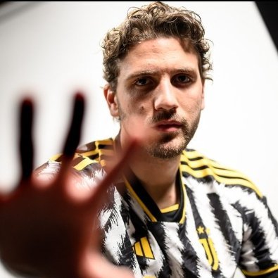 bestoflocatelli's profile picture. daily pics of loca 🤍🖤

'Manuel loves Juventus. Arsenal also wanted him but he only wanted to wear the Bianconeri jersey'
