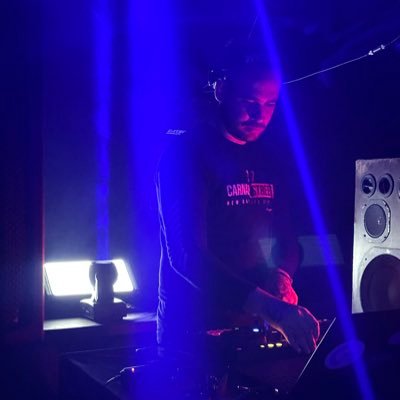 ah sla cara tamo ai vivendo e aprendendo, programador e DJ/Produtor