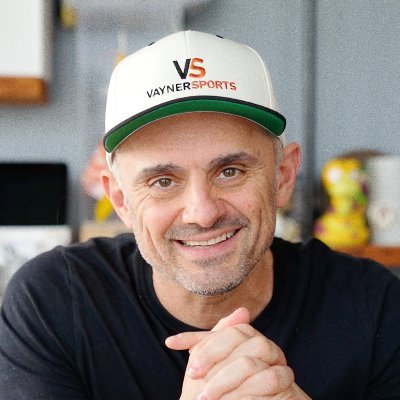 Family First. CEO of @Vaynermedia. 🐈‍⬛ Creator of @veefriends. Investor in Twitter, venmo, FB & more. Die hard @NYJets fan. @winetexts @vaynersports