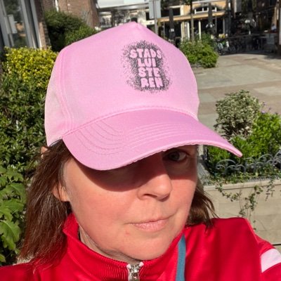 Cheerleader lokale democratie & stadsfluisteraar 010 #stadsluisteren 💚👂👀👂#travelstothepowersthatbe