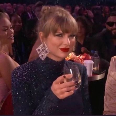 aixaswift's profile picture. taylor's version💫
09/11 11/11 mejores noches de mi vida
folklore girl