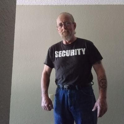 henry_smaltz's profile picture. 60 
years young
3 beautiful daughters
and 10 beautiful grandchildren