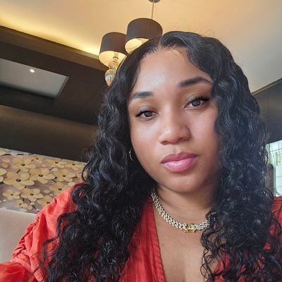 lainz1060708's profile picture. Strength and honor are her clothing; she shall rejoice in time to come. • NYU 2017 💜 • SGUSOM 👩🏽‍⚕️💊