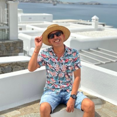 Lover of all women and friendly bull for couples. Perpetual sun seeker. Passport ready 🛫