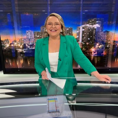 Reporter | Presenter | Producer | Probably wearing a colourful pantsuit | @abcnews 🎥📺📻 Thoughts/feelings/opinions my own. ✉️mackay.melissa@abc.net.au