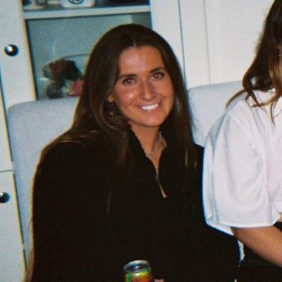 PollyAndo2001's profile picture. 