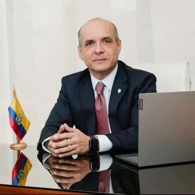 Abogado. Presidente de la FEN. Secretario General de la CAAm (UINL). Notario Vigésimo Sexto de Quito. Profesor Universitario