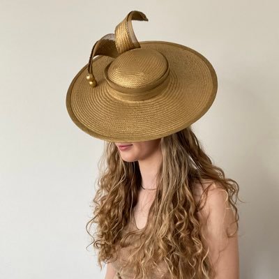 Millinery maker and designer of hats and fascinators, for sale and hire. handcrafted with fine finishes, using beautiful, high quality materials.