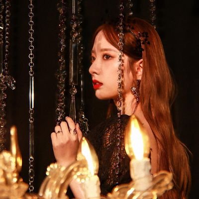 R0SEDA's profile picture. 𝖳𝗁𝖾 𝖼𝗎𝗋𝗍𝖺𝗂𝗇𝗌 𝗈𝖿 𝗅𝗂𝖿𝖾 𝗁𝖺𝗏𝖾 𝖼𝗅𝗈𝗌𝖾𝖽, 𝖻𝗎𝗍 𝗍𝗁𝖾 𝗋𝖾𝖺𝗅 𝗌𝗉𝖾𝖼𝗍𝖺𝖼𝗅𝖾 𝗻𝗲𝘃𝗲𝗿 𝗲𝗻𝗱𝘀.