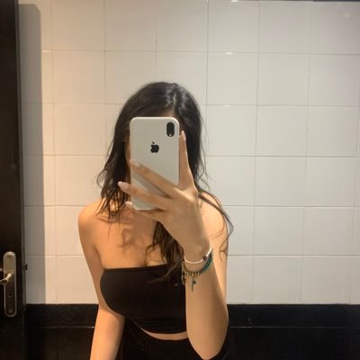 meryam28738037's profile picture. 🦢