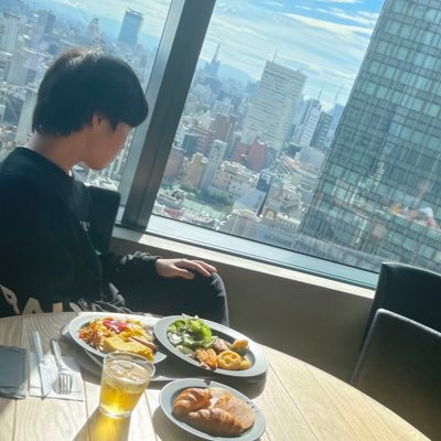 01noHitoshida's profile picture. 競馬予想Tiktok配信者元No.1👑【引退】｜半年で一気にトップへ🏆 ◎単回収率は毎年余裕の100%超え🔥｜競馬歴は短いが結果で黙らせる予想家に｜重賞単回収率も毎年プラス収支https://t.co/WcIby92nI5←NOTE📓はこちら@01noHitoshi←元垢使えなくなったでこっちフォロー