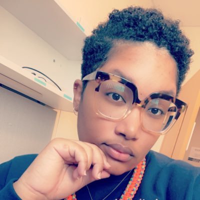 #UVAPath PGY3 • BLM ✊🏾 • Professional Aunt 🧞‍♀️• Serial Reader📚• Plant Mom🪴• She/Her •💗💚