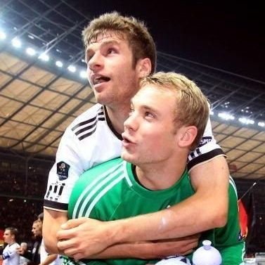 lluvwez's profile picture. 