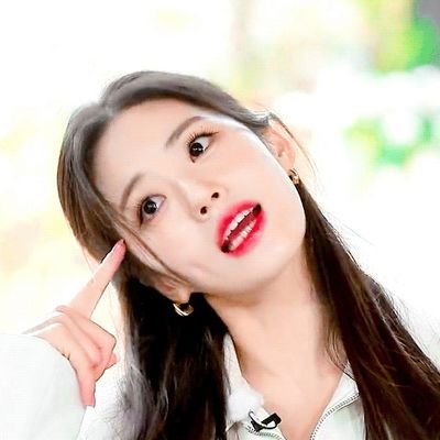entangle95's profile picture. 메건 덕질 하겠다고 살린 트위터
