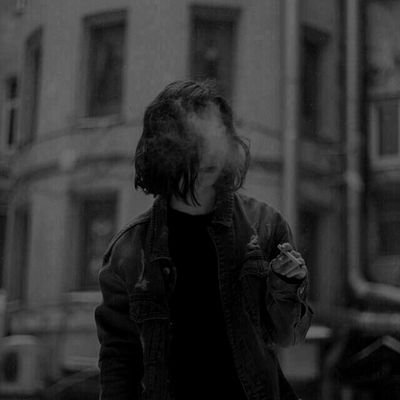 neon_135's profile picture. Ōba Yōzō from 'No Longer Human' is my comfort character. And I like sunflowers...