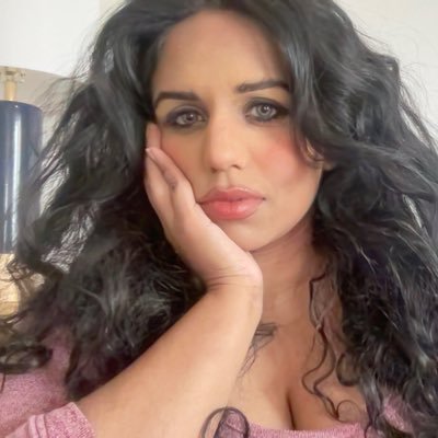 m_robertz's profile picture. #Feminist. Wife. Mom. #FullStackDeveloper at #TelusDigital American-Canadian. Cat-lover. She/Her. Hind-Jew