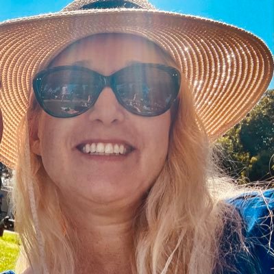 RobynGray777's profile picture. 