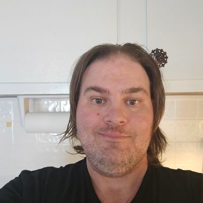 hey I'm Robert I am 39yrs old from NH, just moved to Louisville ky in 2020.
I'm 5'9 200lbs,light brown hair,(3) Tattoos, glasses. I am Single looking for a LTR,