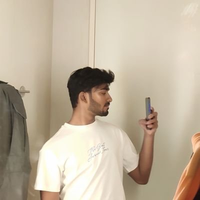 • DSA • Cloud and Devops • Design enthusiast • Learning Full Stack development. #100DaysOfCode