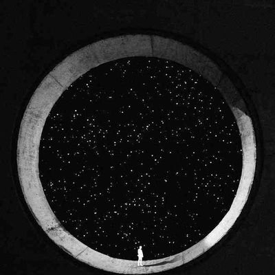 pantyhoses0971's profile picture. 有点好色➕还图财也没什么分享欲。 属于姜太公钓鱼咯……目标是4p目前还没有实现😭门槛98，也没什么福利，偶尔无聊会跟过门了的聊天