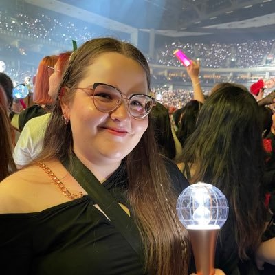 26 | dog mom, concert enthusiast | 아포방포 | 🐣 biased