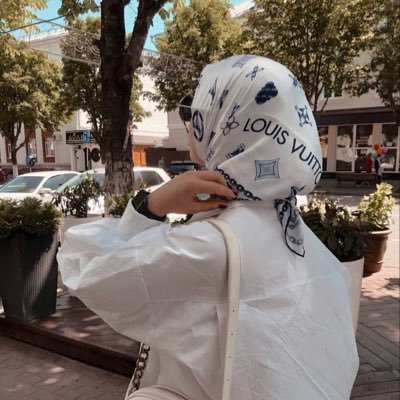 dzhmnv's profile picture. 