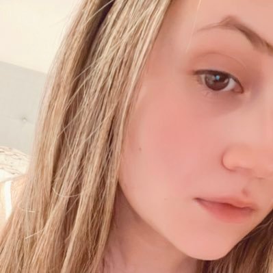 CamilaRobertuk's profile picture. Biomedical science 🎓 , aspiring medicine.