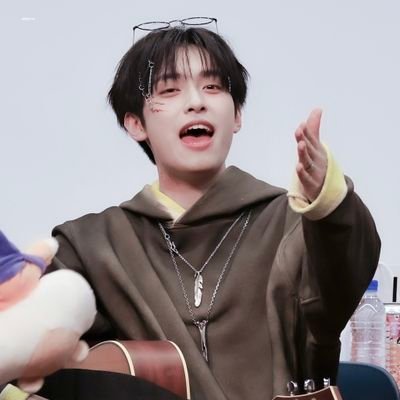 (she/her) | 19 (ina/kor/eng a little) | 락 더 @XH_Official 화이팅!!!