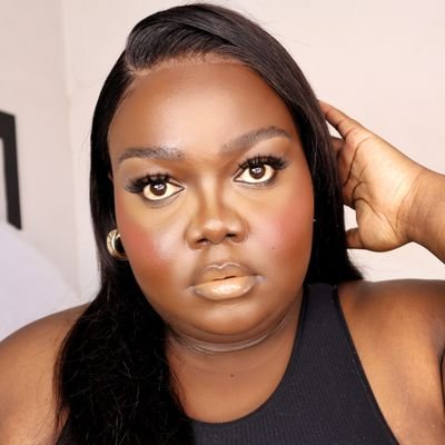 Aquarian ♒| South African YouTuber 🇿🇦🎬| Make-up Enthusiast 💄| 📧: deigh.may@gmail.com