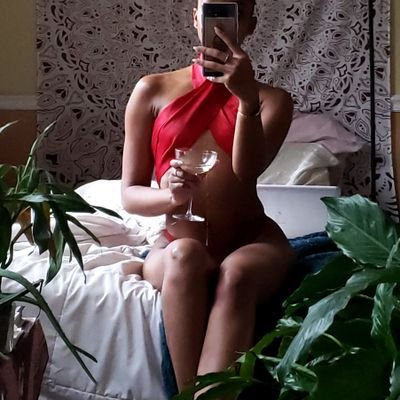 Writer. Lover. Art. 🕊
Big Divine Feminine Energy.
Sacred Space 🌱.