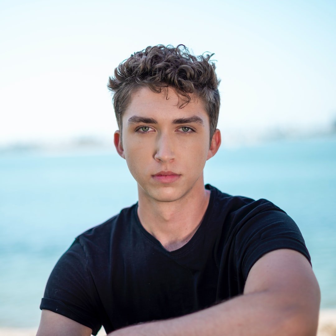 Jerald424519480's profile picture. 