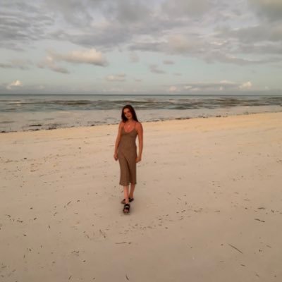 axellecr's profile picture. 97 | infirmière aux urgences 💉