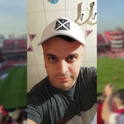 nahueldarioorti's profile picture. -🇦🇹❤️ independiente rey de copas❤️🇦🇹
- No se trata de esperar que pase la tormenta, si no de aprender a bailar bajo la lluvia.
-♌