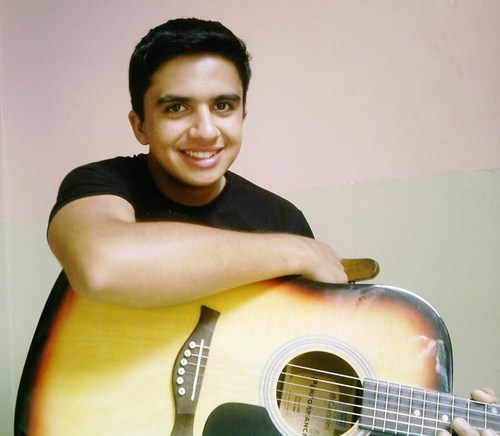 EU sou um cara simples que sabe quem é sempre confiante de si, sempre pensando o melhor das pessoas e de mim mesmo..sou corinthiano.adoro tocar violão..