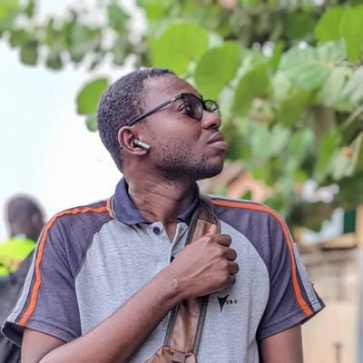 Étudiant en Littérature africaine, je suis très appliqué à mes principes. Aimant avk mon entourage, je ne cesse d'avoir plus d'ami(e)s.