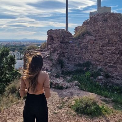 Ya no soy la misma.
Mente inquieta.
Quiero volver a los 90.
Casada💍
No contesto MD.
El molino ya no está, pero el viento sigue, todavía.
(Vincent Van Gogh)