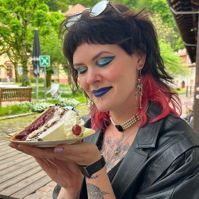 FuriousDee's profile picture. Editor, femlin, dog botherer.
She/her.