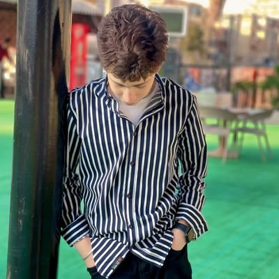 اه منك يالي شغلتيني من كل الدنيا خطفتيني ...
𝟖/𝟒💋🤸♂️