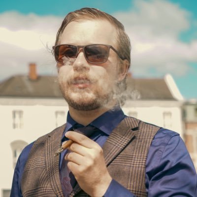 Forkjemper for en Human ruspolitik på #narkotwitter og medlem av RIO 🙌🏻 tydeligvis en «narko-påvirkningsagent», youtuber og Human etisk kursleder🎥