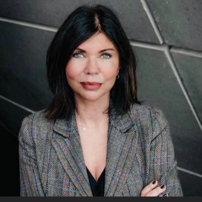 ClaireL69021951's profile picture. chasseur de têtes dans la santé . L Recrute/VENDÔME Santé dentistes/ Ophtas.