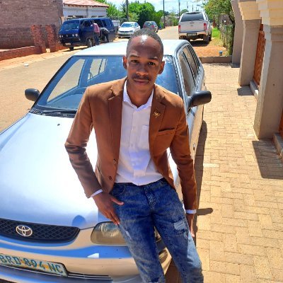 Bomas_moitse's profile picture. - God First Broer. 🙏🙏  
- Aspiring CA(SA)