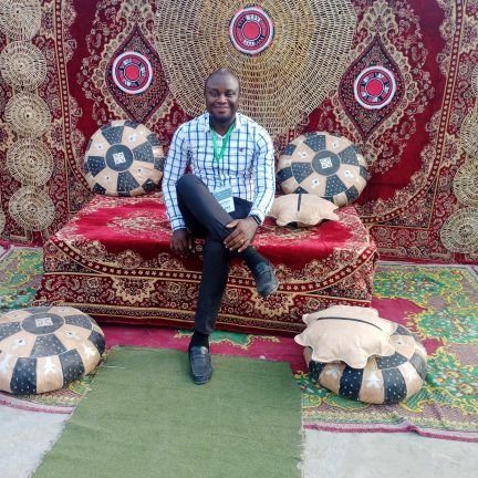 6.1, I love Jesus, my wife Suvwe, books, helping pple., honesty n simplicity. I also love cool music.