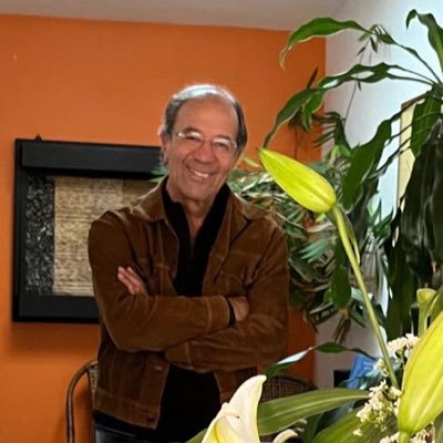 Psicologo experimental y educativo. Técnico Adadémico de la Facultad de Ingeniería UNAM. Estudiante de Historia.