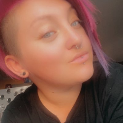 Becca, 28, she/her, theme park blogger, lover of theme parks and tattoos, Insta: loops_and_thrills🎢❤️