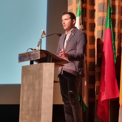 Manchego. Doctor en Ciencias Económicas y Empresariales y Profesor Ayudante Doctor en el Dpto. de Comercialización de @CanalUGR. Estudié ADE en @uclm_es.