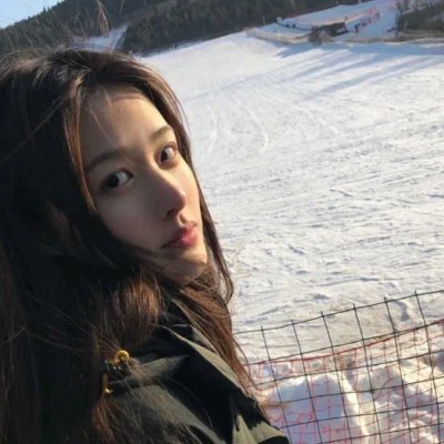 Single, enjoys travel, fitness, golf, wine, independent investor Graduated from Durham University, London, UK Believes that useful trading is a gold mine